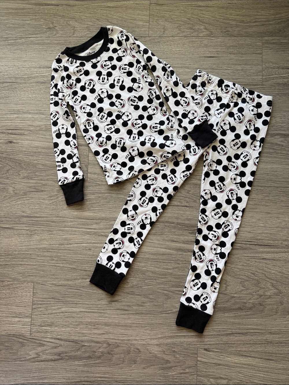 Disney White & Black Mickey Mouse Kids Pajama Set Size 6/7